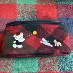 ファミリア　クマと犬の刺繍ポーチ グレー ファミリア ポーチ アーガイル柄 クマ 犬 刺繍 - メルカリ