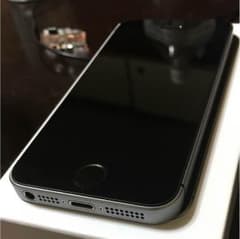 iphone SE 64GB docomo 美品 ケース付きのサムネイル