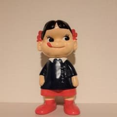 不二家創業107周年記念 復刻版園児服を着たペコちゃん人形ソフビのサムネイル