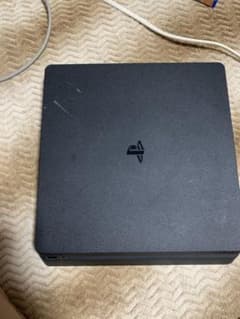 明日まで限定価格　ps4 本体　カセット２つ　コントローラー付き　箱なしのサムネイル