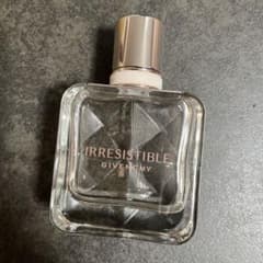 GIVENCHY IRRESISTIBLE 香水のサムネイル