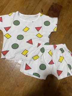 クレヨンしんちゃん風　パジャマ　セットアップ　男の子　ベビー　キッズのサムネイル