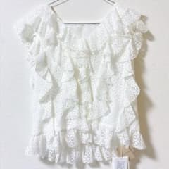 新品タグ付 CADUNE レースフリルブラウス 白 38 M 新品タグ付 CADUNE レースフリルブラウス 白 38 M - メルカリ