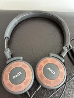 AKG 有線ヘッドホン K420オープンバックデザイン　ジャンク品 AKG 有線ヘッドホン K420オープンバックデザイン ジャンク品
