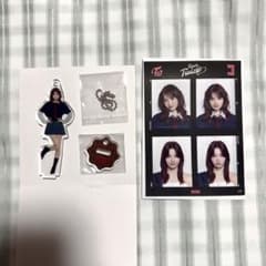 TWICE モモ　ミニアクリルスタンドチャーム　ランダム証明写真ステッカーのサムネイル