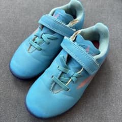 【18cm】adidas キッズ　ストラップ付き サッカーシューズのサムネイル