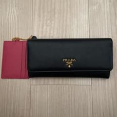 PRADA 長財布 ピンク ブラック パスケース付のサムネイル