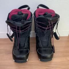 Salomon スノーボードブーツ 24cm(女性用) 黒/赤 幾何学模様の裏地のサムネイル