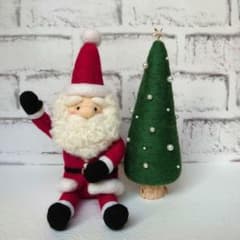 羊毛フェルト ふわふわおひげのサンタさんとクリスマスツリー☆のサムネイル