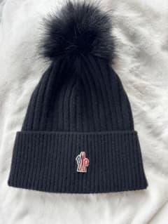 売り切り‼︎お値下げ不可‼︎美品MONCLER 黒ポンポン付きカシミヤニット帽 売り切り‼︎お値下げ不可‼︎美品MONCLER 黒ポンポン付きカシミヤニット