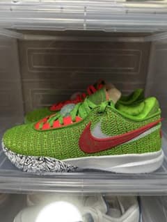 NIKE バスケットボールシューズのサムネイル
