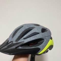 自転車　ヘルメットのサムネイル