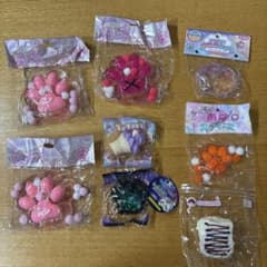 新品未使用　カラフル肉球・スイーツ型アクセサリーセットのサムネイル