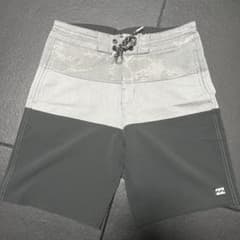 BILLABONG サーフショーツ　26インチのサムネイル