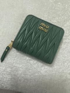 MIU MIU ミュウミュウ マテラッセ 二つ折り財布 グリーン ゴールドのサムネイル