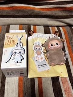 イニシャルラブブ　正規品　 Labubu PIN FOR LOVE 【B】値下げのサムネイル