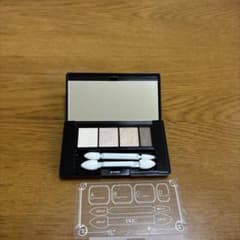DHCパーフェクト アイシャドウパレット　BE01のサムネイル