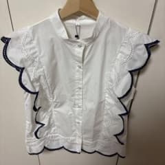 【chez'y様専用】新品タグ付き LiLiRenaフリル刺繍ノースリーブシャツのサムネイル
