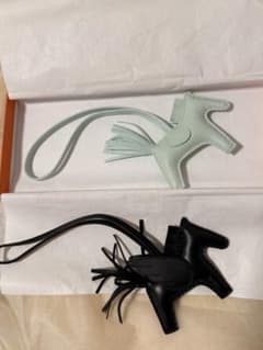 最終値下げ　HERMES ロデオ ペガサス チャーム 2点セット 最終値下げ HERMES ロデオ ペガサス チャーム 2点セット - メルカリ