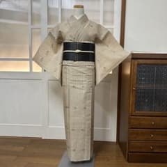小紋　夏着物　絹麻混紡　織り出し縦縞　ツバメ柄　薄茶色　身丈161裄63身幅大 小紋 夏着物 絹麻混紡 織り出し縦縞 ツバメ柄 薄茶色 身丈161裄63身幅