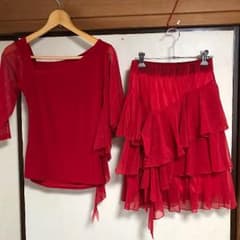 ラテントップスとスカートのサムネイル
