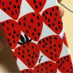 いちごのiPhoneカバーのサムネイル