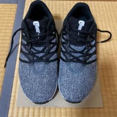 NIKE ナイキ　スニーカーのサムネイル