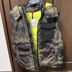 モンクレール キッズ 12a ダウンベスト 迷彩柄 - メルカリ