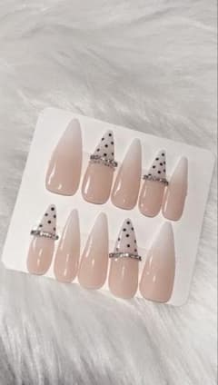 ネイルチップ ロングポイント ドット柄 ビジュー 粘着グミ付きのサムネイル