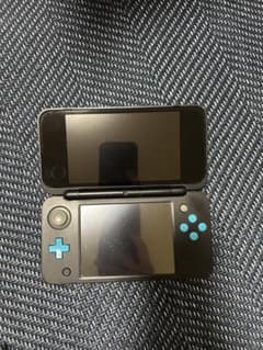 Nintendo 2DS 本体 黒/青のサムネイル