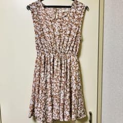 【緊急値下げ】花柄ワンピース マジェスティックレゴンのサムネイル