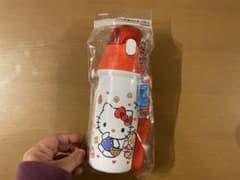 新品未使用品★キティ　直飲み水筒のサムネイル