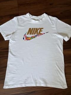 NIKE 国旗デザイン Tシャツ ホワイトのサムネイル