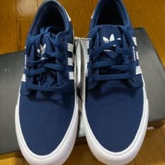 NIKE スニーカー adidas 新品 格安 夏 セール25.5ネイビーのサムネイル
