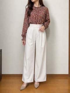 ROSE BUDホワイトワイドパンツ ハイウエストのサムネイル