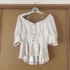riendaドット柄 パフスリーブ ブラウス 半袖のサムネイル