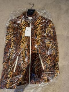 CELINE トラ柄ジャケット 未使用　XL CELINE トラ柄ジャケット 未使用 XL - メルカリ
