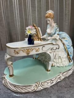 西洋陶器人形 ピアノを弾く貴婦人 - メルカリ