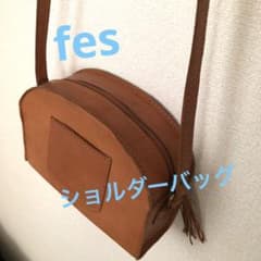 ❤️牛革❤️fes ポケット付♪ラウンド型ショルダーバッグのサムネイル