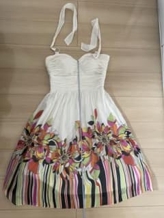 ホルターネック 花柄 ノースリーブ ひざ丈ワンピースのサムネイル