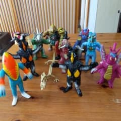 昭和ウルトラマン 　　　　　　　　　怪獣ソフビ 12体セット 昭和ウルトラマン 怪獣ソフビ 12体セット - メルカリ
