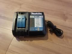 マキタ 急速充電器　DC18RF  18V  14.4V  ②  美品のサムネイル