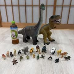 恐竜　フィギュア　大きいサイズ 小さいサイズの動物と恐竜　まとめ売りのサムネイル