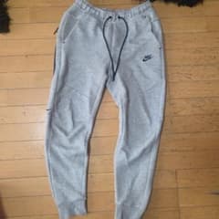 NIKE テックフリース スウェットパンツ グレーのサムネイル