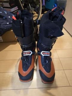 アークテリクス スキー ブーツ オレンジ/ブラック - メルカリ