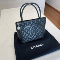 CHANEL　シャネル　復刻トート　ブラック　キャビアスキン　金具シルバーのサムネイル