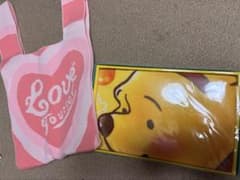 【新品未使用】くまのプーさん タオル＆ハート柄ニットバッグ 2点セットのサムネイル