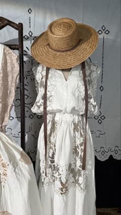 Antique刺繍入りホワイトノースリーブロングワンピース - メルカリ