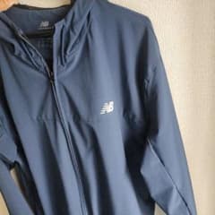 New Balance ネイビー ウィンドブレーカーのサムネイル