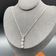 Swarovski ネックレス シルバー クリスタル エレガント 4連ストーン 
